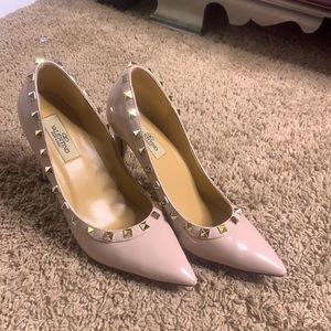 Valentino Garavani Rockstud Leather Pumps
